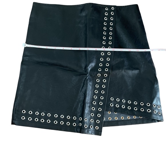 Black grommet asymmetrical leather style mini skirt s so fun year round - Picture 4 of 4